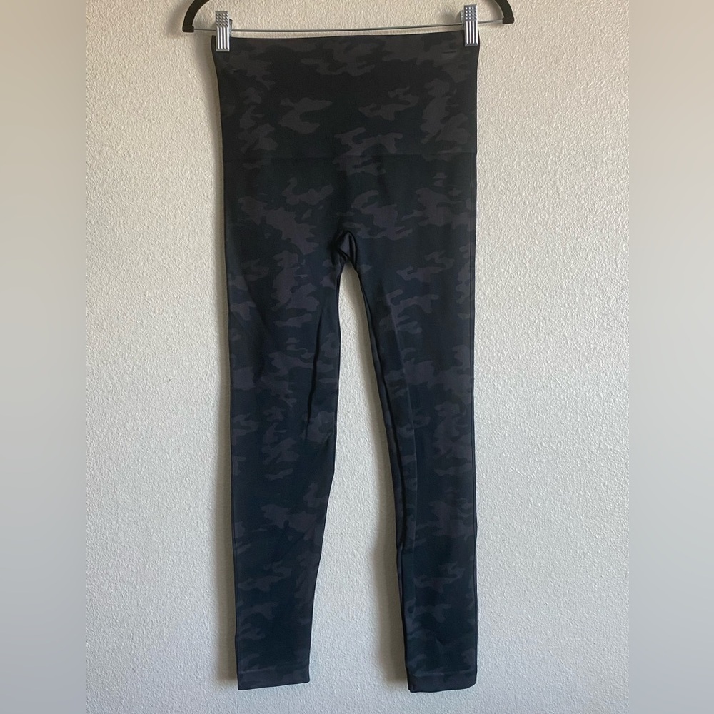 Spanx Look At Me Now Full Length Leggings in Black Camo - New with tags - Picture 9 of 12